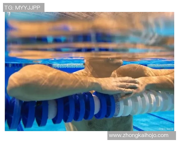 仰泳技巧与训练方法解析 提升游泳水平的必备要点与注意事项